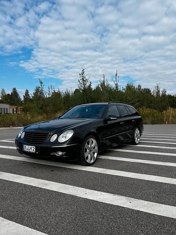 Schwarz Gebraucht 2007 Mercedes E320 Kombi | 5.999 € (Etwas zu teuer) - Bild 1/4
