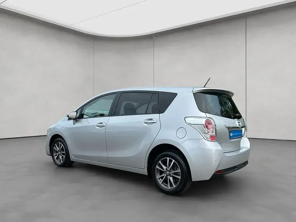 Gebraucht Toyota Verso Life 147 PS (108 kW) 2014 Silber Van / Kleinbus
