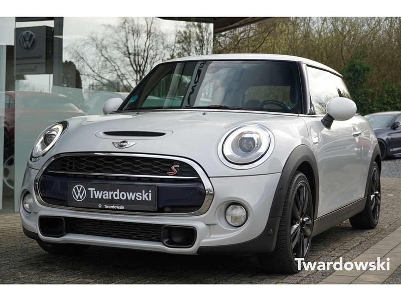 Gebraucht Mini Cooper S Chili 192 PS (141 kW) 2017 White silver metallic Kleinwagen