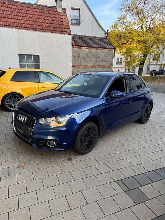 Gebraucht Audi A1 Sportback Attraction 86 PS (63 kW) 2013 Blau Kleinwagen