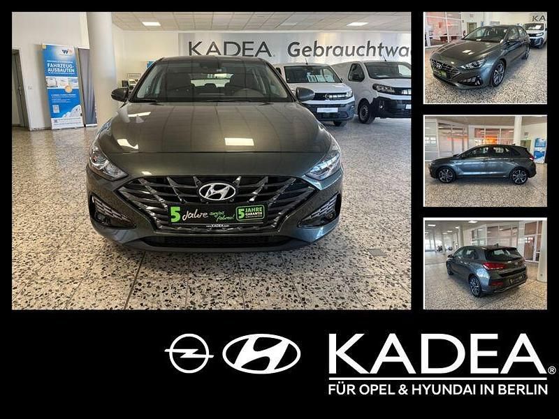 Gebraucht Hyundai i30 120 PS (88 kW) 2024 Amazon grey (metallic) Limousine