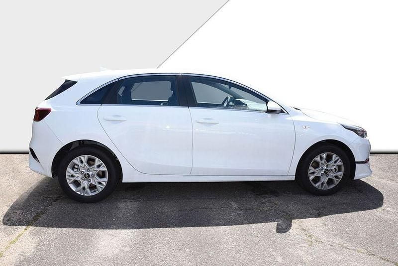 Gebraucht Kia Ceed Vision 140 PS (102 kW) 2025 Weiß Kleinwagen