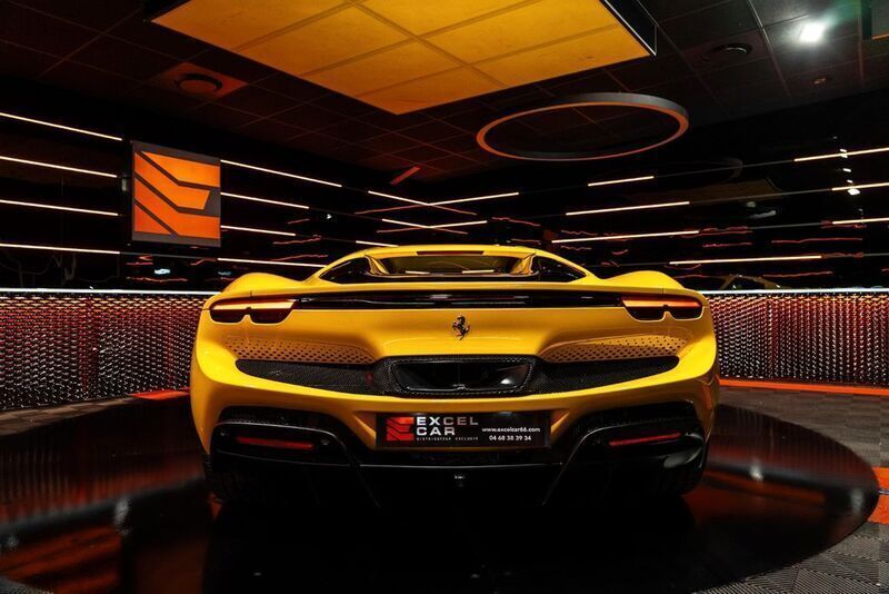 Gebraucht Ferrari 296 829 PS (609 kW) 2023 Gelb Cabrio