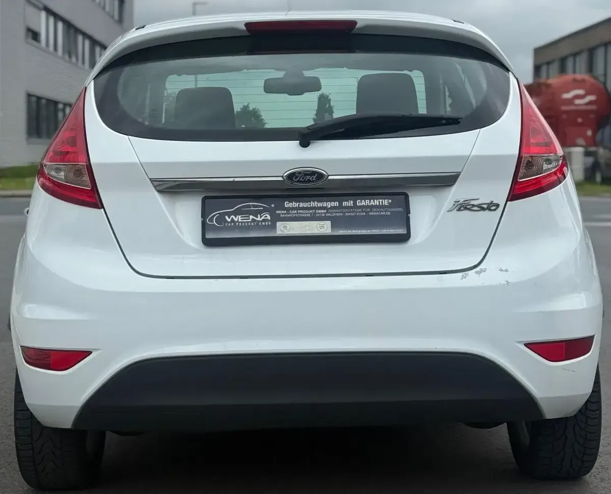 Gebraucht Ford Fiesta Trend 82 PS (60 kW) 2012 Weiß Kleinwagen