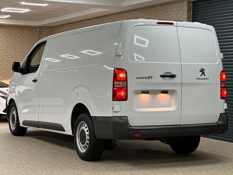 Neu Peugeot Expert 150 PS (110 kW) 2025 Weiß Van