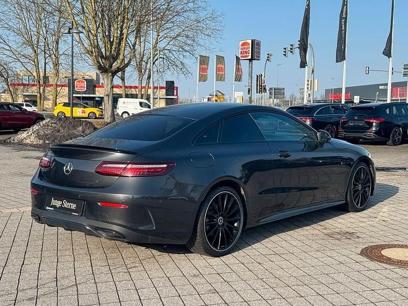 Gebraucht Mercedes E200 AMG line 197 PS (144 kW) 2023 Metalliclack graphitgrau Coupé