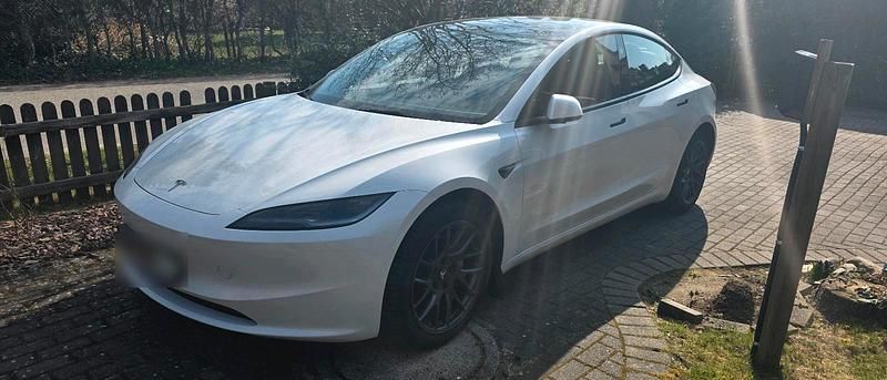 Gebraucht Tesla Model 3 RWD 235 kW (320 PS) 2023 Weiß Limousine