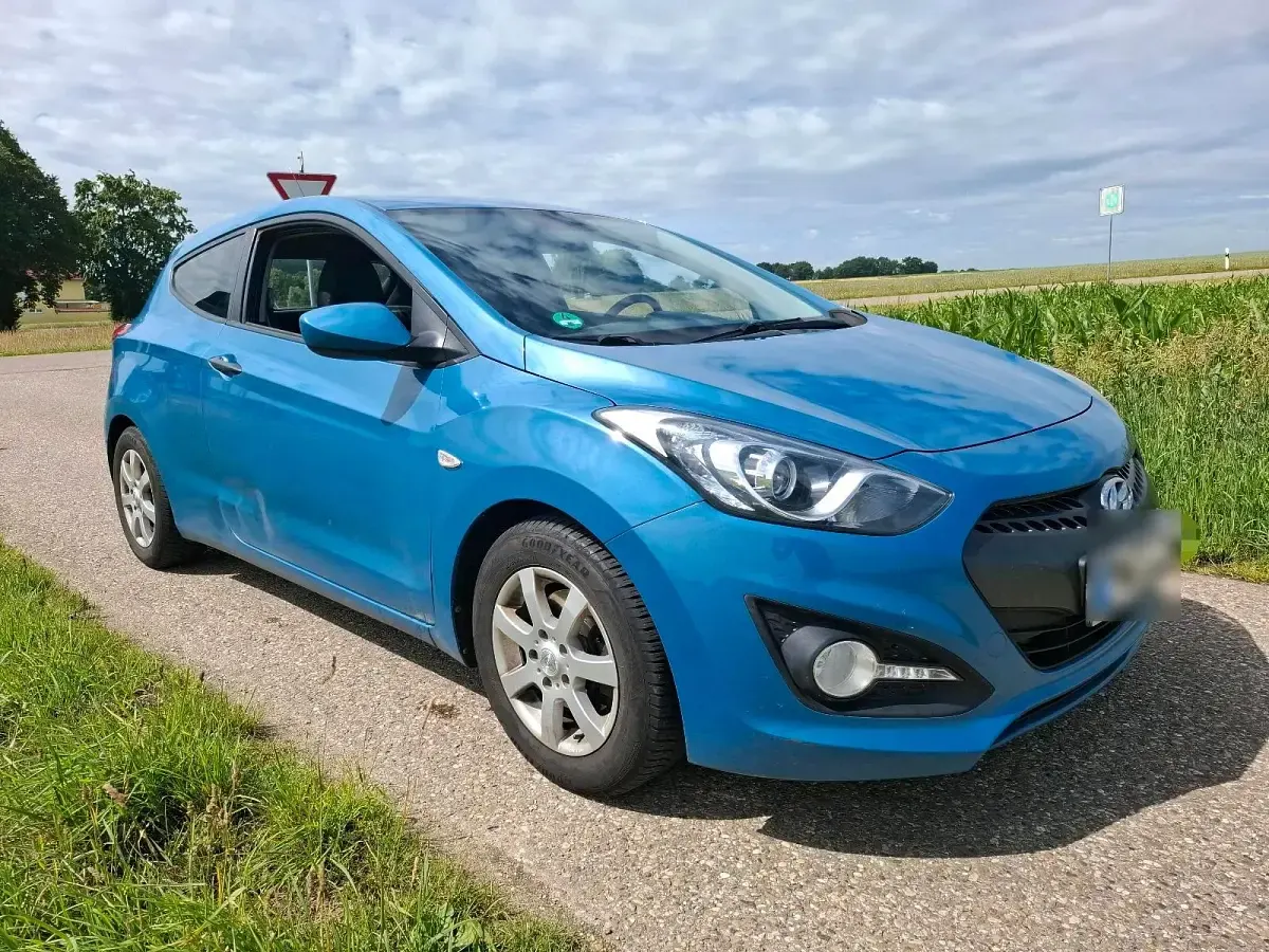 Gebraucht Hyundai i30 99 PS (72 kW) 2013 Blau Coupé