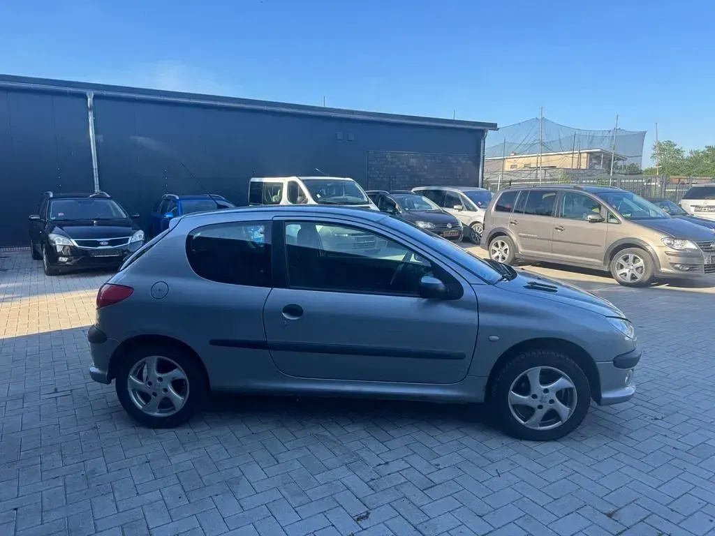 Gebraucht Peugeot 206 Tendance 75 PS (55 kW) 2002 Grau Kleinwagen