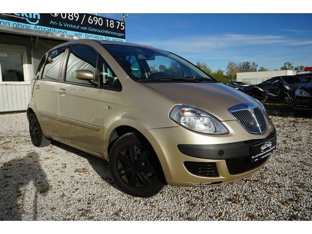 Gelb Gebraucht 2006 Lancia Musa Van / Kleinbus | 2.950 € (Fairer Preis) - Bild 1/3