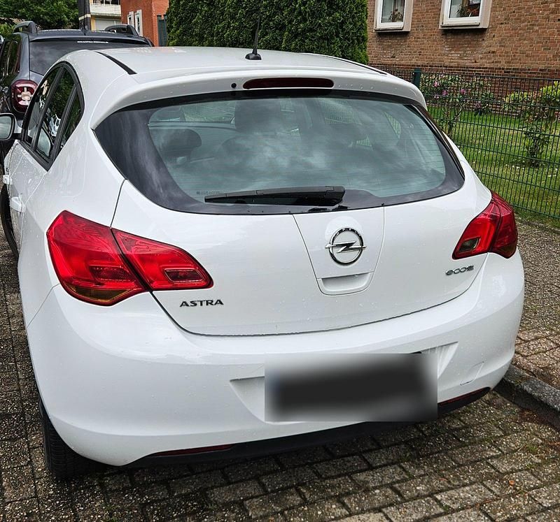 Gebraucht Opel Astra Design Edition 87 PS (63 kW) 2011 Weiß Limousine