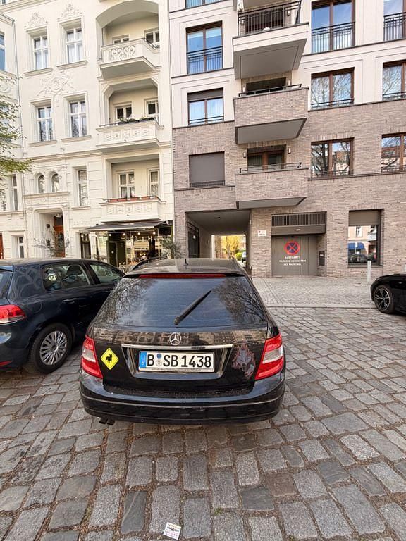 Second-hand Mercedes C220 170 CP (125 kW) 2010 Negru Berlinǎ