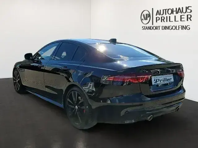 Gebraucht Jaguar XE R-Dynamic 250 PS (183 kW) 2024 Schwarz Limousine