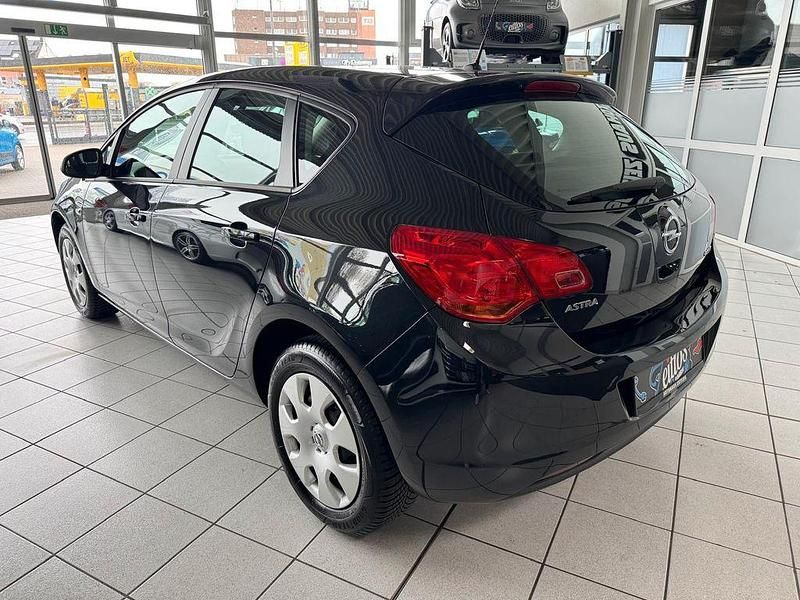 Gebraucht Opel Astra Edition 87 PS (63 kW) 2012 Schwarz Limousine
