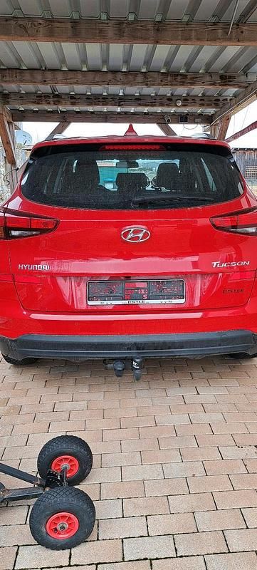 Gebraucht Hyundai Tucson 132 PS (97 kW) 2019 Rot SUV