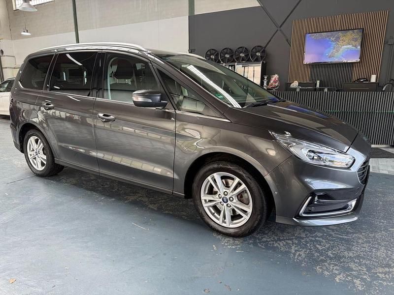 Grau Gebraucht 2020 Ford Galaxy Titanium Van / Kleinbus | 20.399 € (Guter Preis) - Bild 1/4