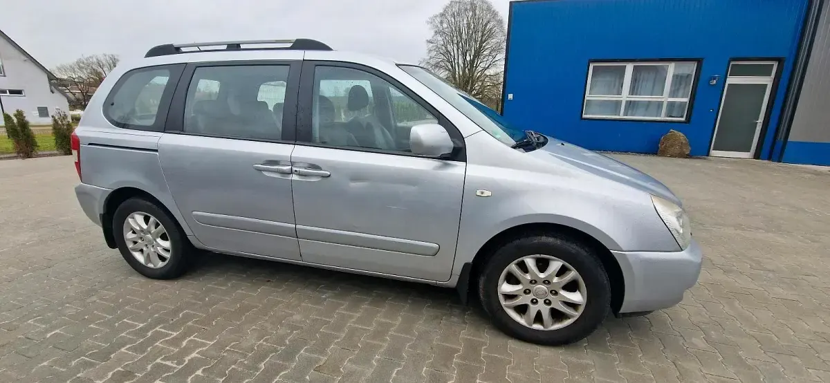 Gebraucht Kia Carnival 183 PS (134 kW) 2008 Silber Van / Kleinbus