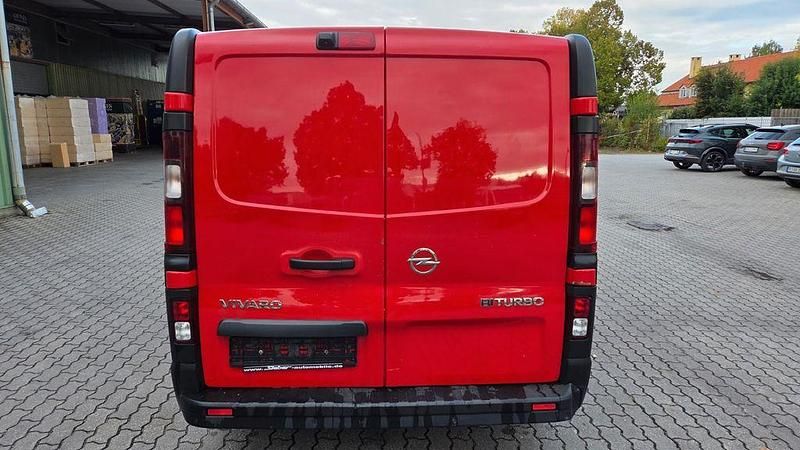 Gebraucht Opel Vivaro 125 PS (91 kW) 2018 Rot Van / Kleinbus