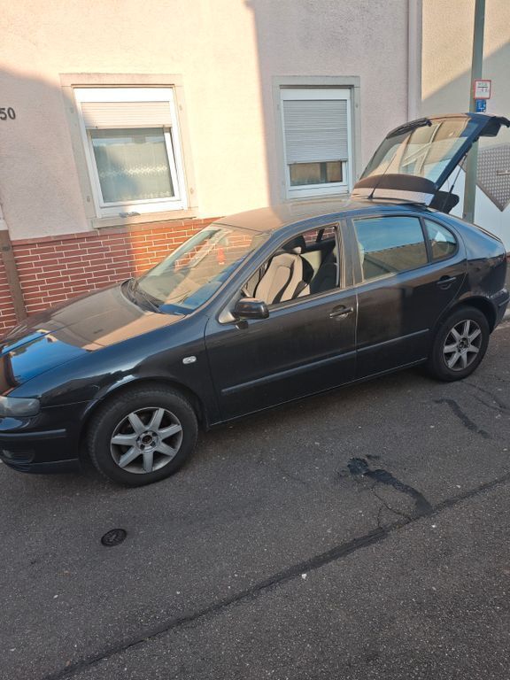 Schwarz Gebraucht 2003 Seat Leon Limousine | 850 € (Superpreis) - Bild 1/4