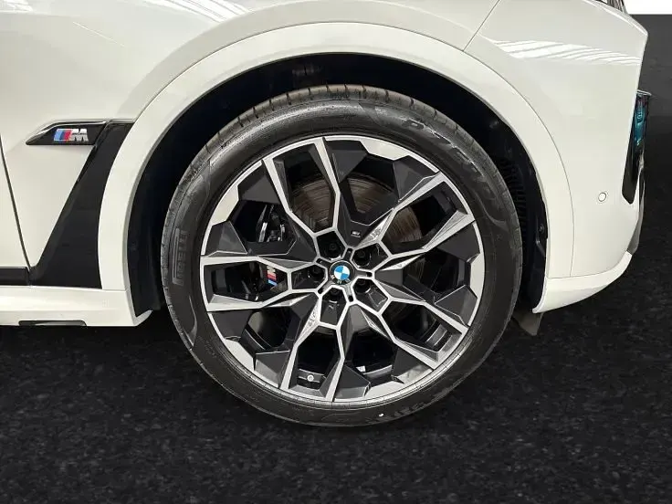 Gebraucht BMW X7 M Sport 530 PS (389 kW) 2025 Mineralweiss metallic SUV