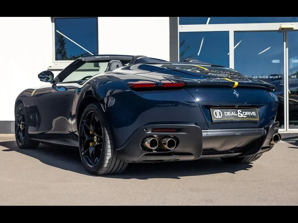 Second-hand Ferrari Roma 620 CP (456 kW) 2026 Albastru Cabrio