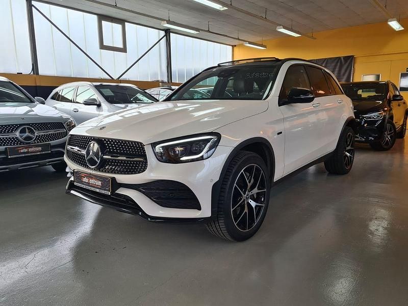 Gebraucht Mercedes GLC300e AMG 194 PS (142 kW) 2021 Weiß SUV