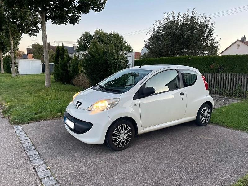 Weiß Gebraucht 2008 Peugeot 107 Kleinwagen | 2.500 € (Etwas zu teuer) - Bild 1/3