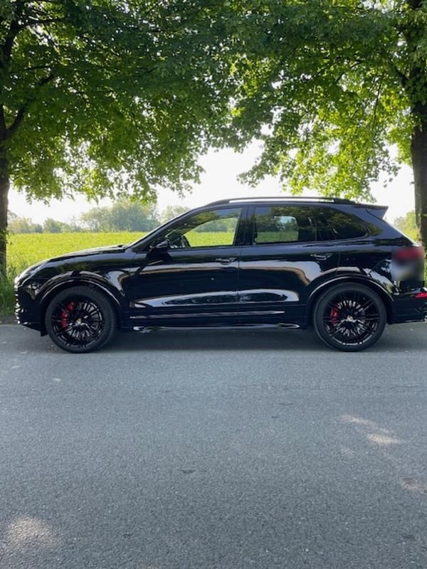 Gebraucht Porsche Cayenne 445 PS (327 kW) 2018 Schwarz SUV