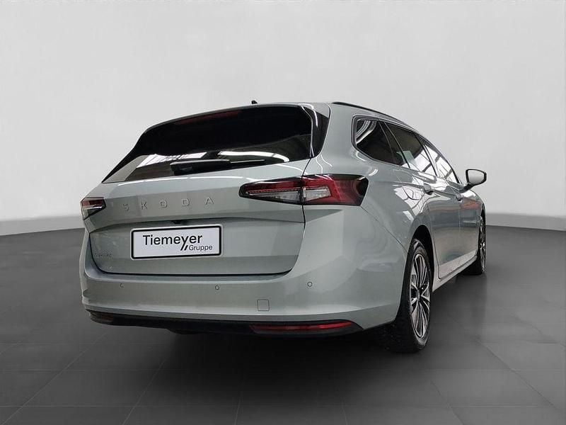 Używany Skoda Superb Selection 150 KM (110 kW) 2025 Srebrny Kombi