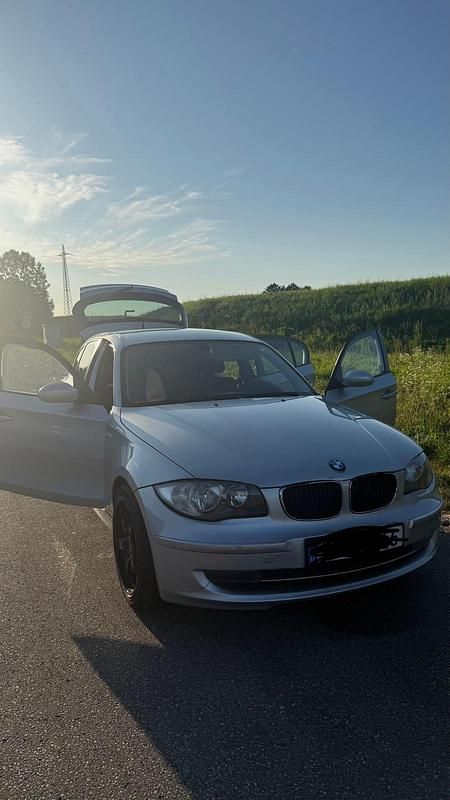 Silber Gebraucht 2009 BMW 116 Kleinwagen | 3.000 € - Bild 1/4