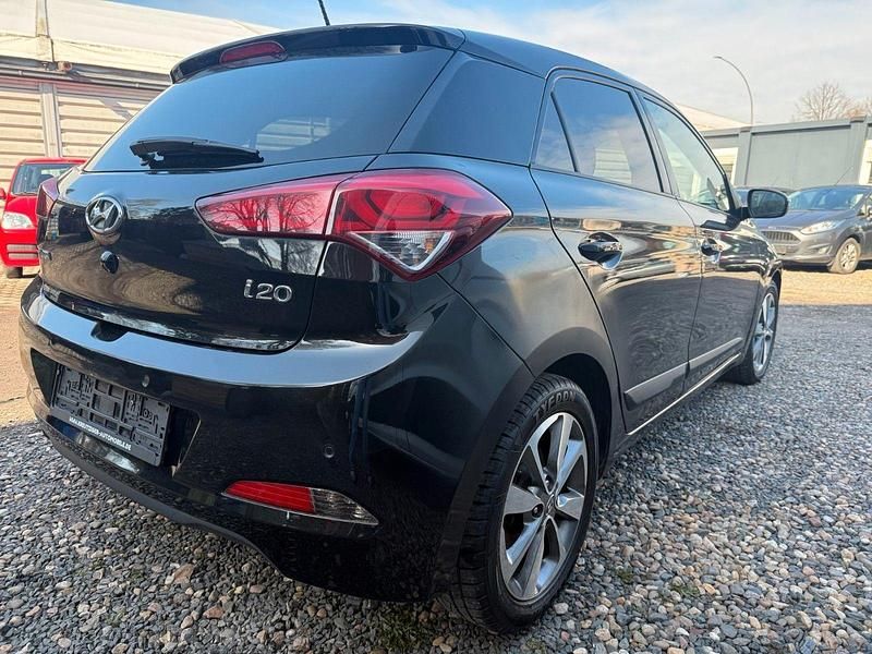 Gebraucht Hyundai i20 Style 101 PS (74 kW) 2017 Schwarz Kleinwagen