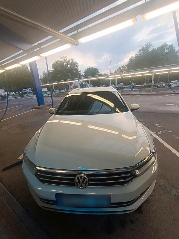 Weiß Gebraucht 2018 VW Passat Kombi | 15.000 € (Etwas zu teuer) - Bild 1/4