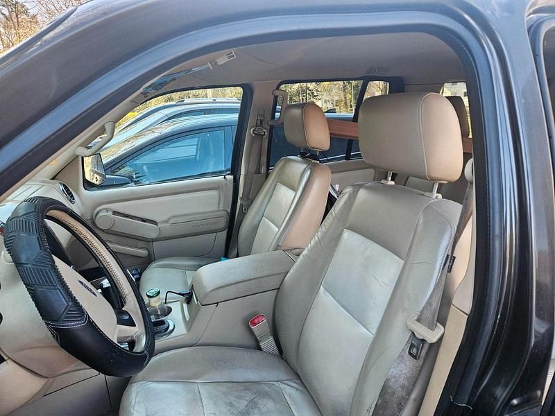 Second-hand Ford Explorer 210 CP (154 kW) 2006 Maro SUV