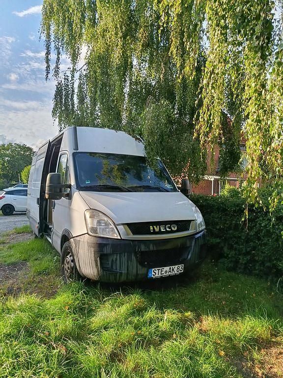 Beige Gebraucht 2011 Iveco Daily Limousine | 8.100 € (Fairer Preis) - Bild 1/4