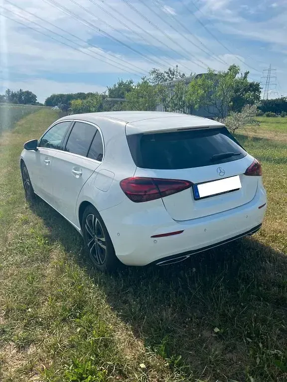 Gebraucht Mercedes A180 136 PS (100 kW) 2023 Weiß Limousine