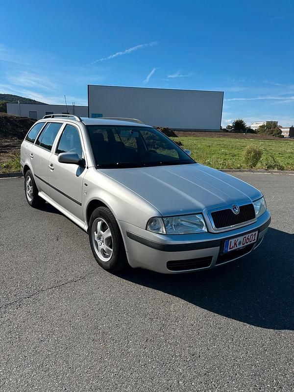 Silber Gebraucht 2004 Skoda Octavia Kombi | 1.880 € (Fairer Preis) - Bild 1/4
