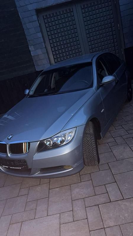 Gebraucht BMW 318 143 PS (105 kW) 2007 Silber Limousine