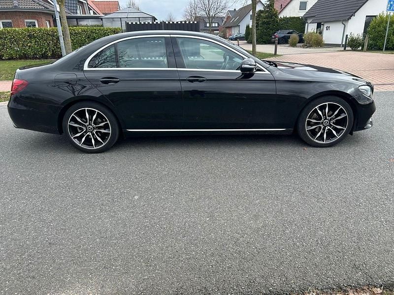 Gebraucht Mercedes E220 Avantgarde 194 PS (142 kW) 2017 Schwarz Limousine