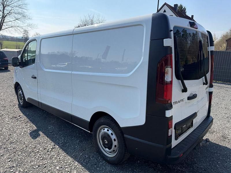 Gebraucht Renault Trafic Komfort 145 PS (106 kW) 2018 Weiß Van / Kleinbus