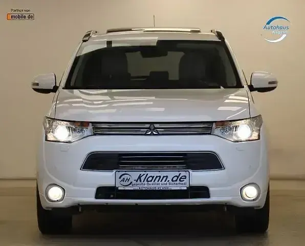 Gebraucht Mitsubishi Outlander P-HEV Instyle 121 PS (88 kW) 2014 Weiß SUV