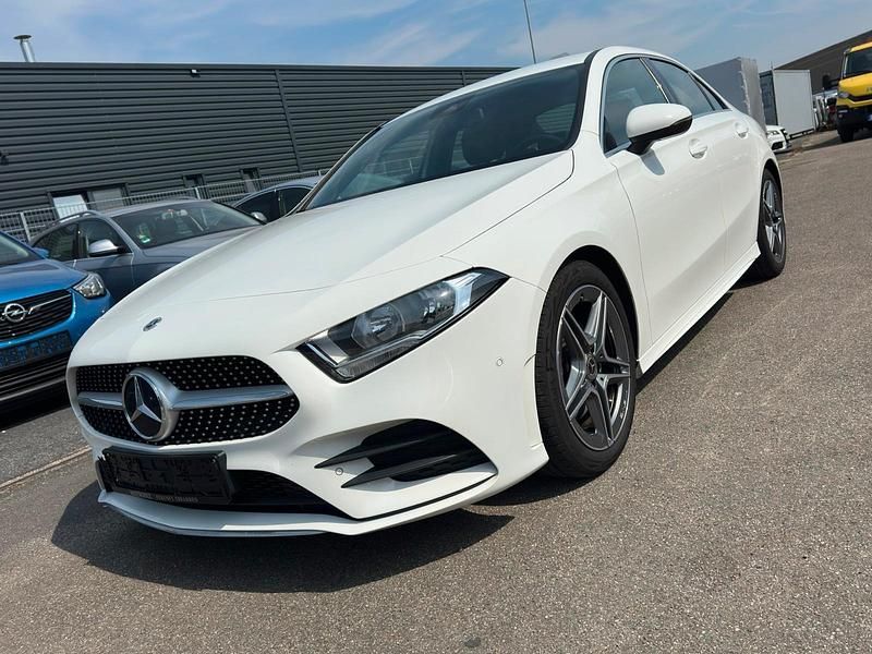 Weiß Gebraucht 2022 Mercedes A220 AMG line Limousine | 20.900 € (Fairer Preis) - Bild 1/4
