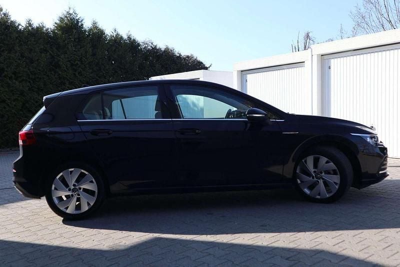Gebraucht VW Golf VII Style 150 PS (110 kW) 2020 Deep black perleffekt Limousine