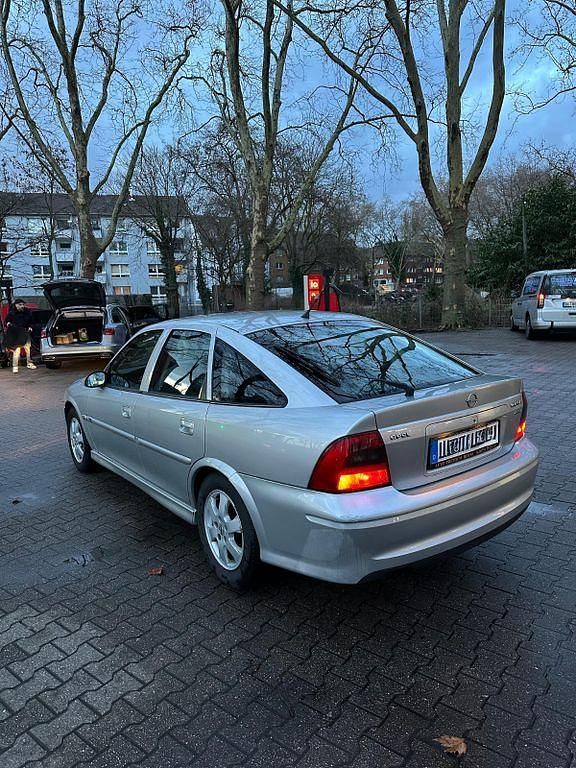 Gebraucht Opel Vectra 116 PS (85 kW) 1998 Silber Limousine