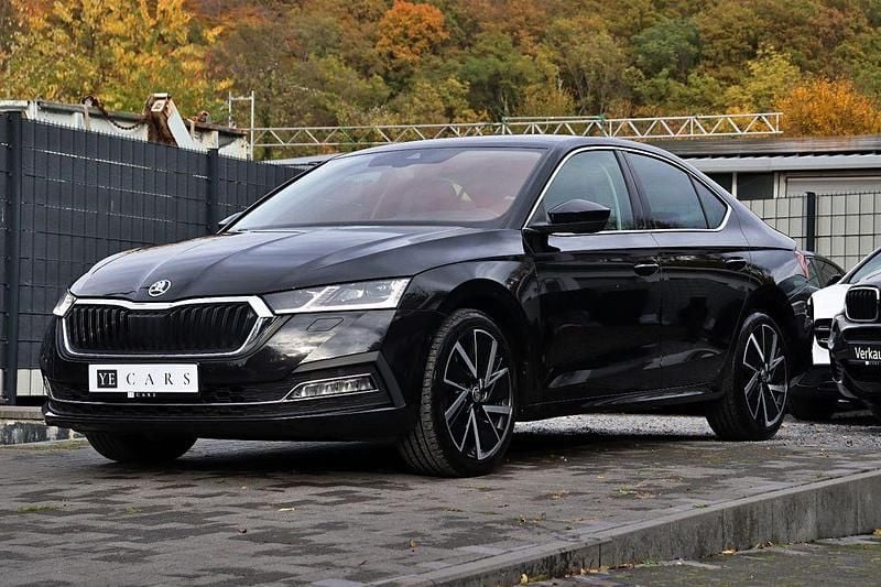 Cerna magic/black magic Gebraucht 2021 Skoda Octavia First Edition Limousine | 21.850 € (Fairer Preis) - Bild 1/4