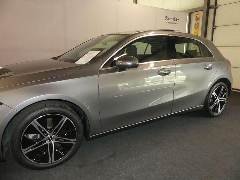 Gebraucht Mercedes A250 Progressive 160 PS (117 kW) 2023 Mountaingrau  met. Kleinwagen