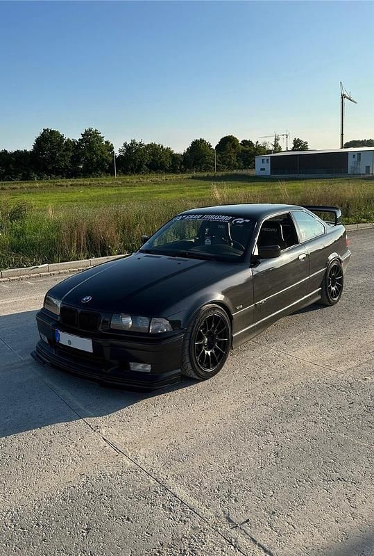 Schwarz Gebraucht 1998 BMW 318 Competition Edition Coupé | 14.000 € - Bild 1/4