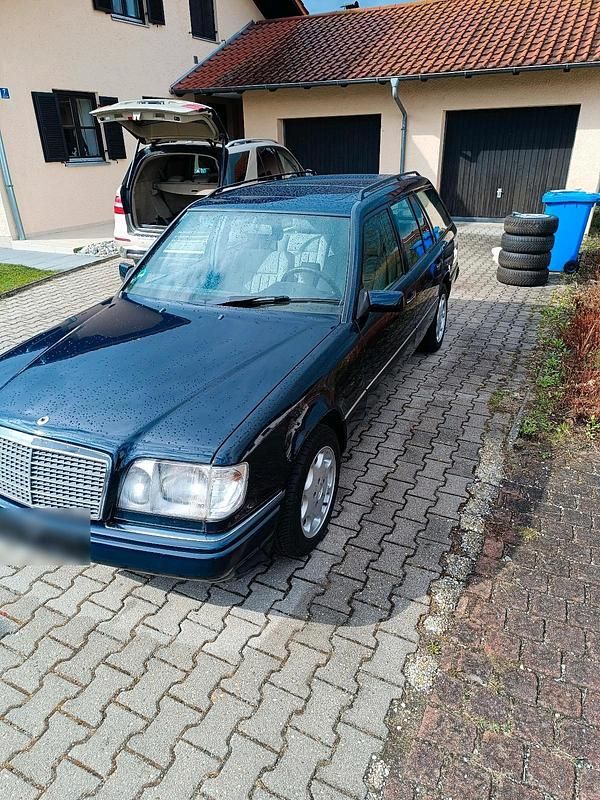 Brugt Mercedes E220 150 HK (110 kW) 1994 Blå Stationcar