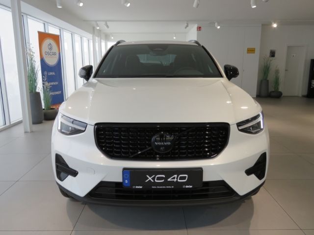 Neu Volvo XC40 Plus 163 PS (119 kW) 2025 Schwarz SUV