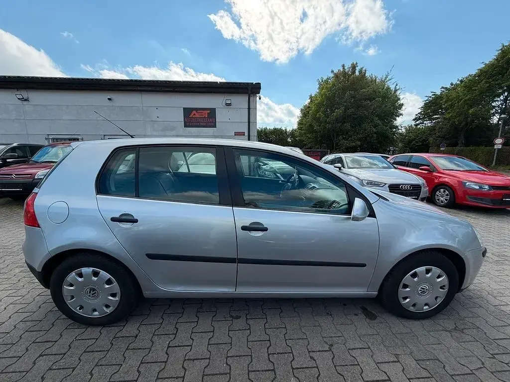 Gebraucht VW Golf IV 75 PS (55 kW) 2006 Reflexsilber metallic Limousine