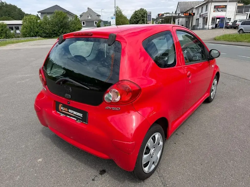 Gebraucht Toyota Aygo Basis 68 PS (50 kW) 2007 Rot Kleinwagen